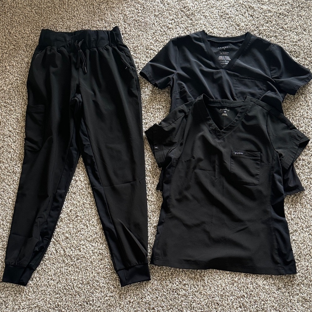 Jaanuu womenโs black scrub tops and joggers